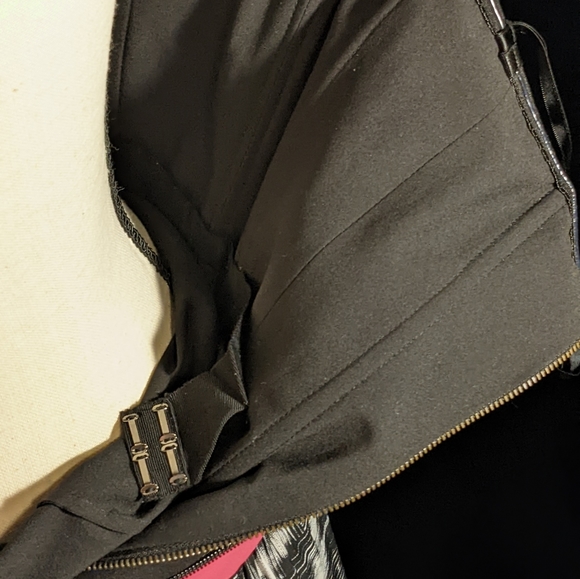 BCBG Formal or Prom Strapless Dress. Black and White with Pink Stripes. Size 8 - Picture 8 of 8